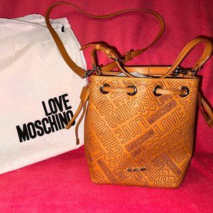 TAN LOVE MOSCHINO VEGAN BUCKET BAG